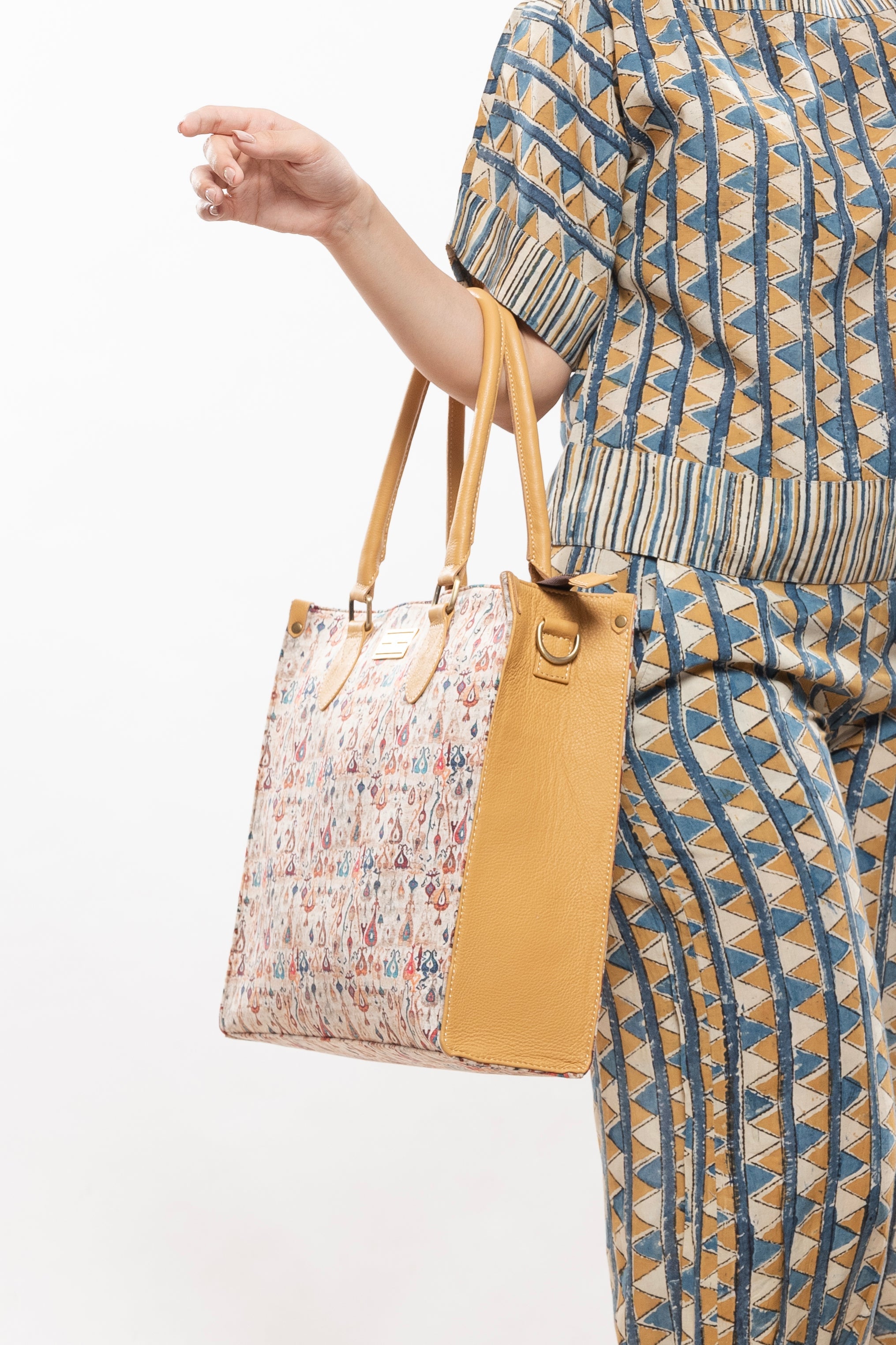 ABSTRACT SYMPHONY TOTE BAG