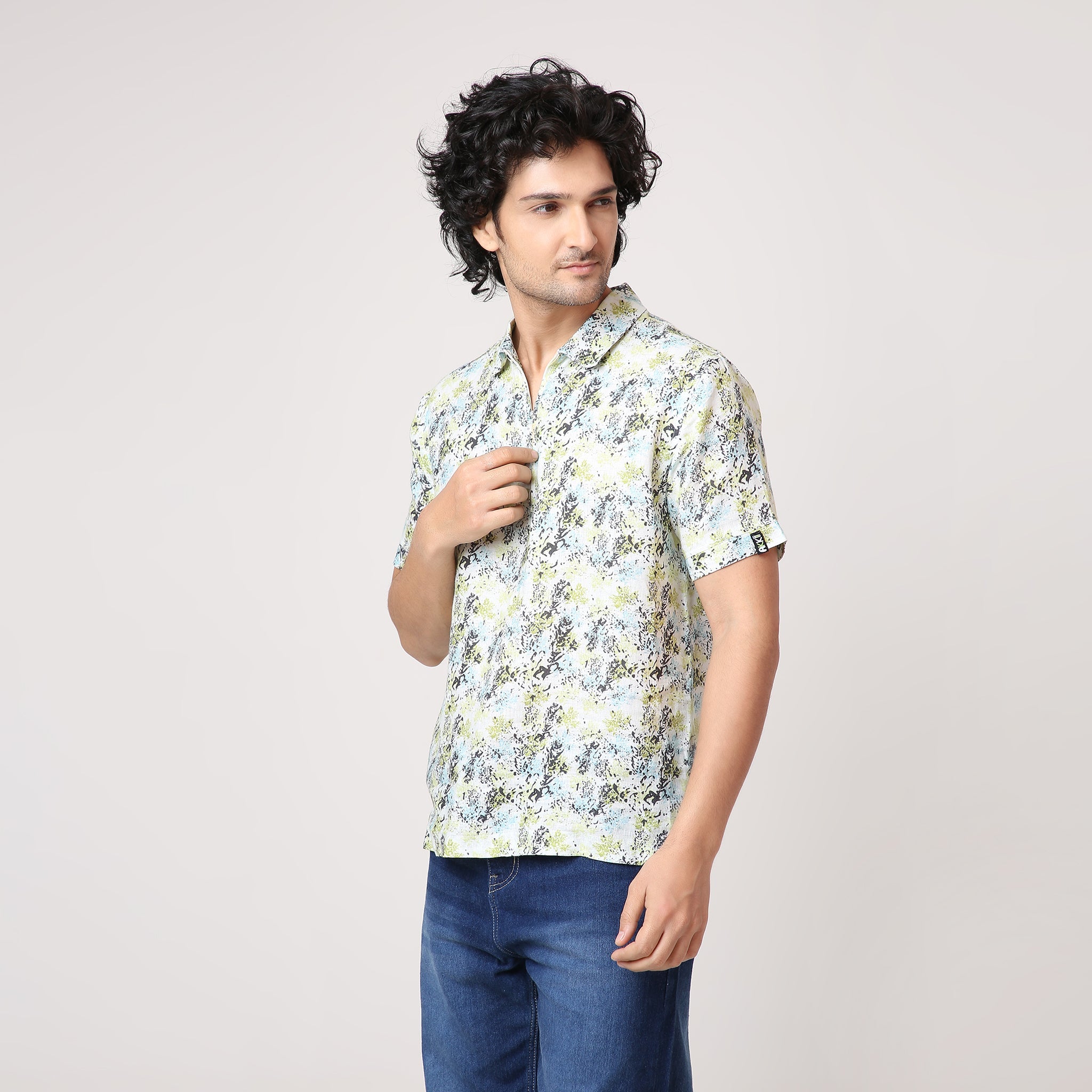ABSTRACT PRINT WOVEN POLO