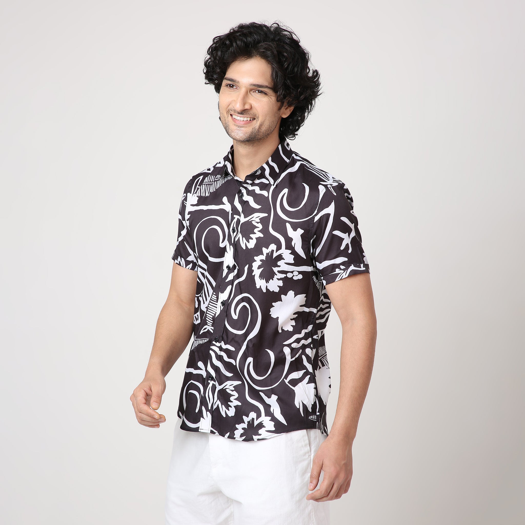 BLACK AND WHITE ABSTRACT PRINT SHIRT