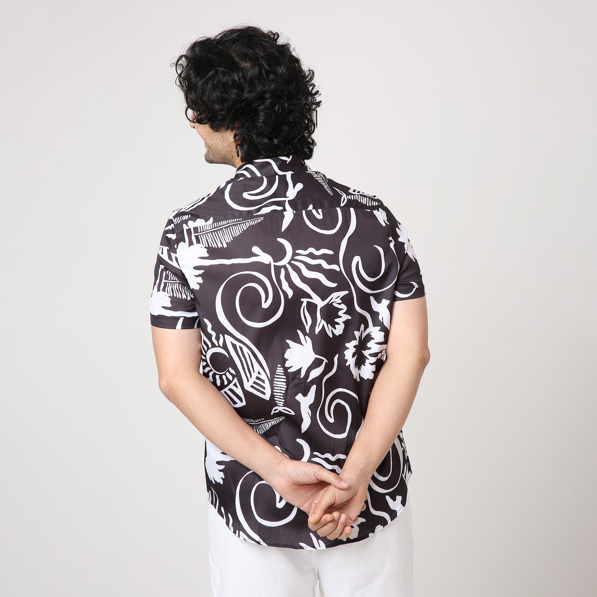 BLACK AND WHITE ABSTRACT PRINT SHIRT