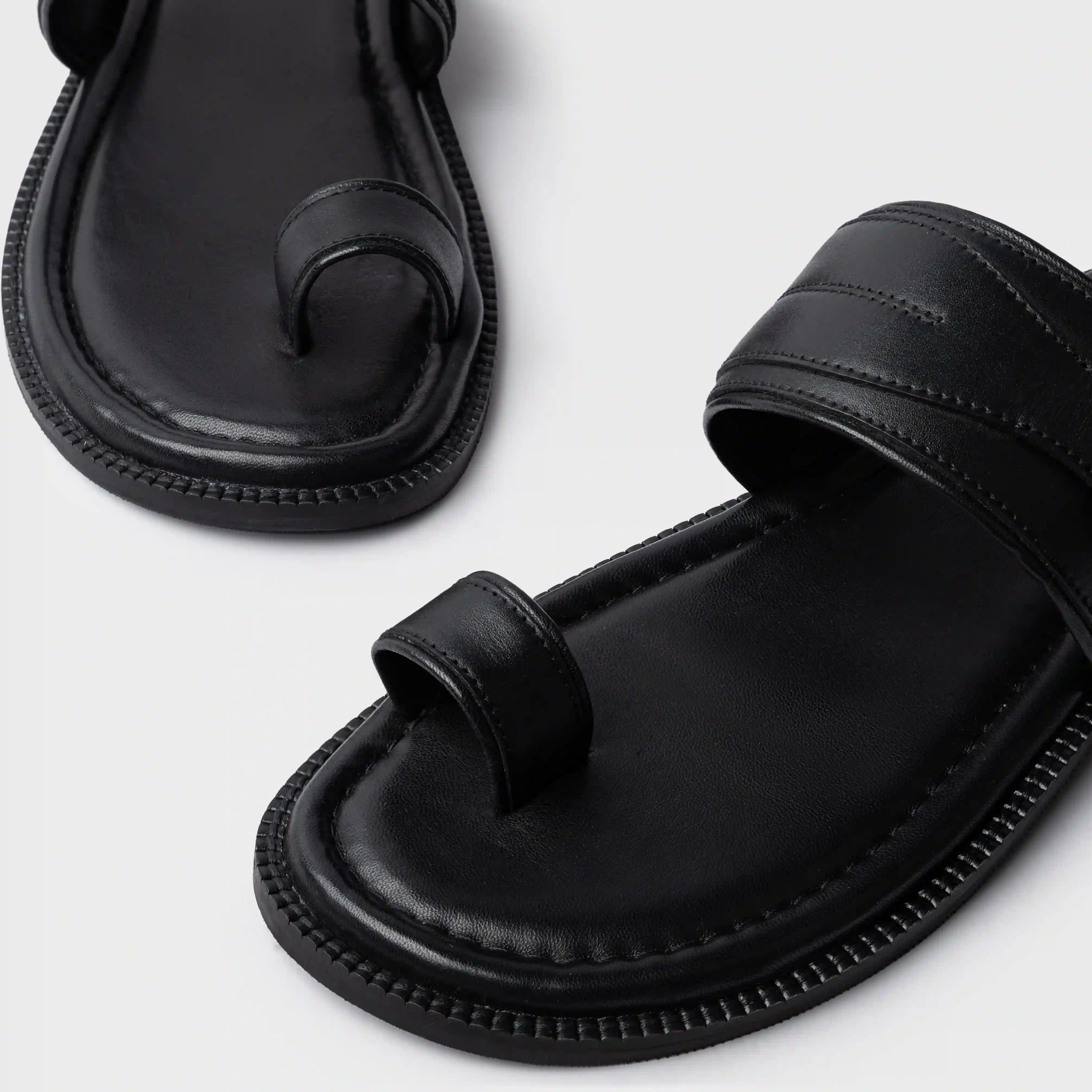 Naal Slippers | Black Leather