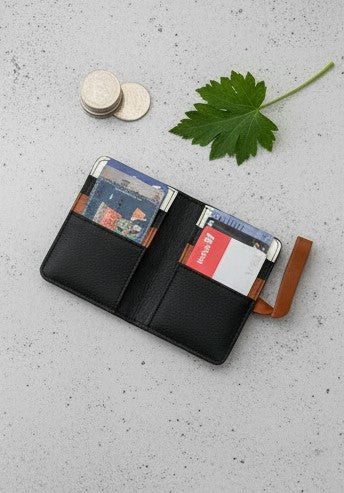 Neith- Black & Gingerbread