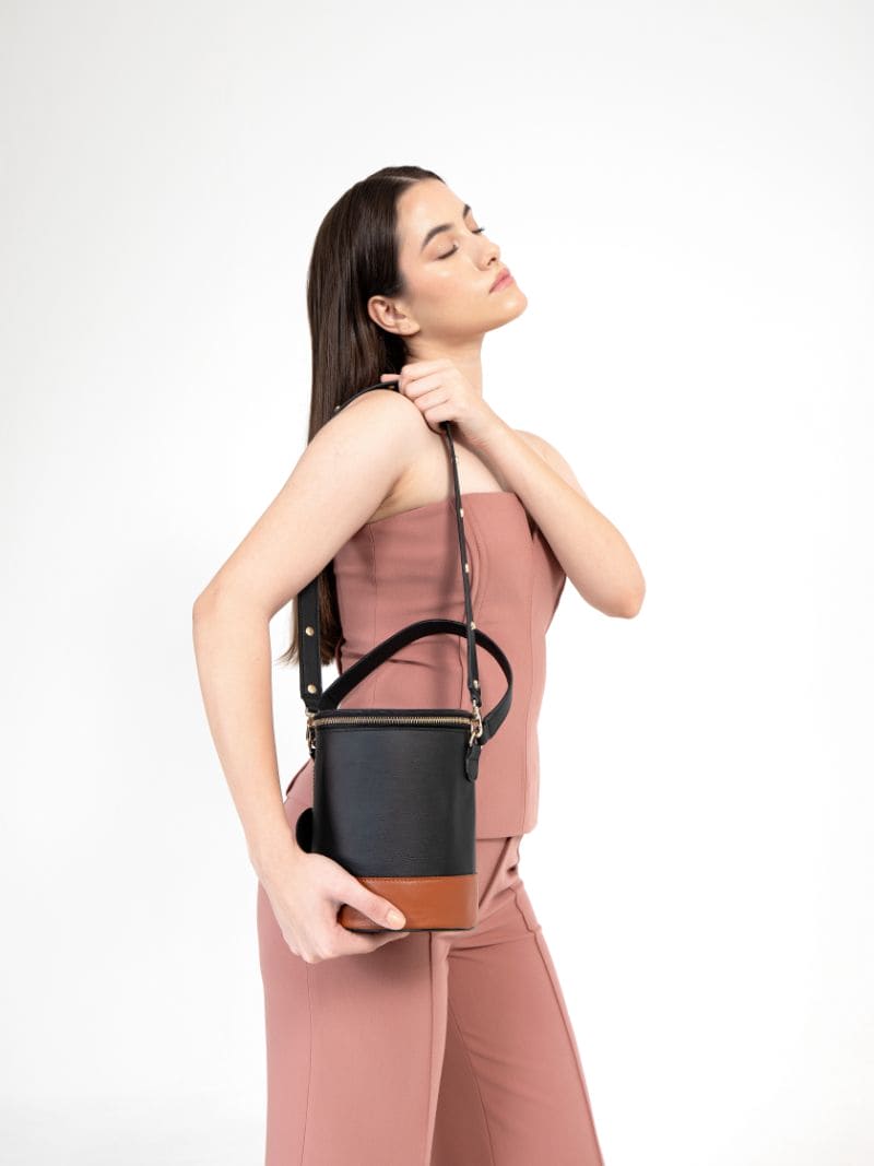 Hemera - Black & Gingerbread