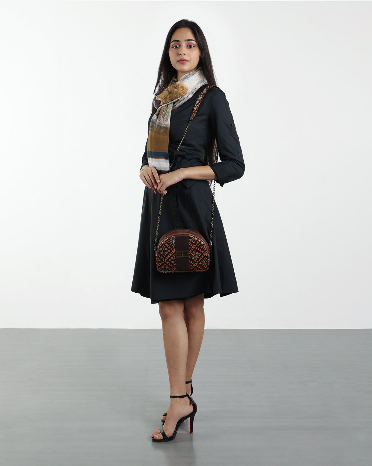 AZARAK RAAGA SLING BAG