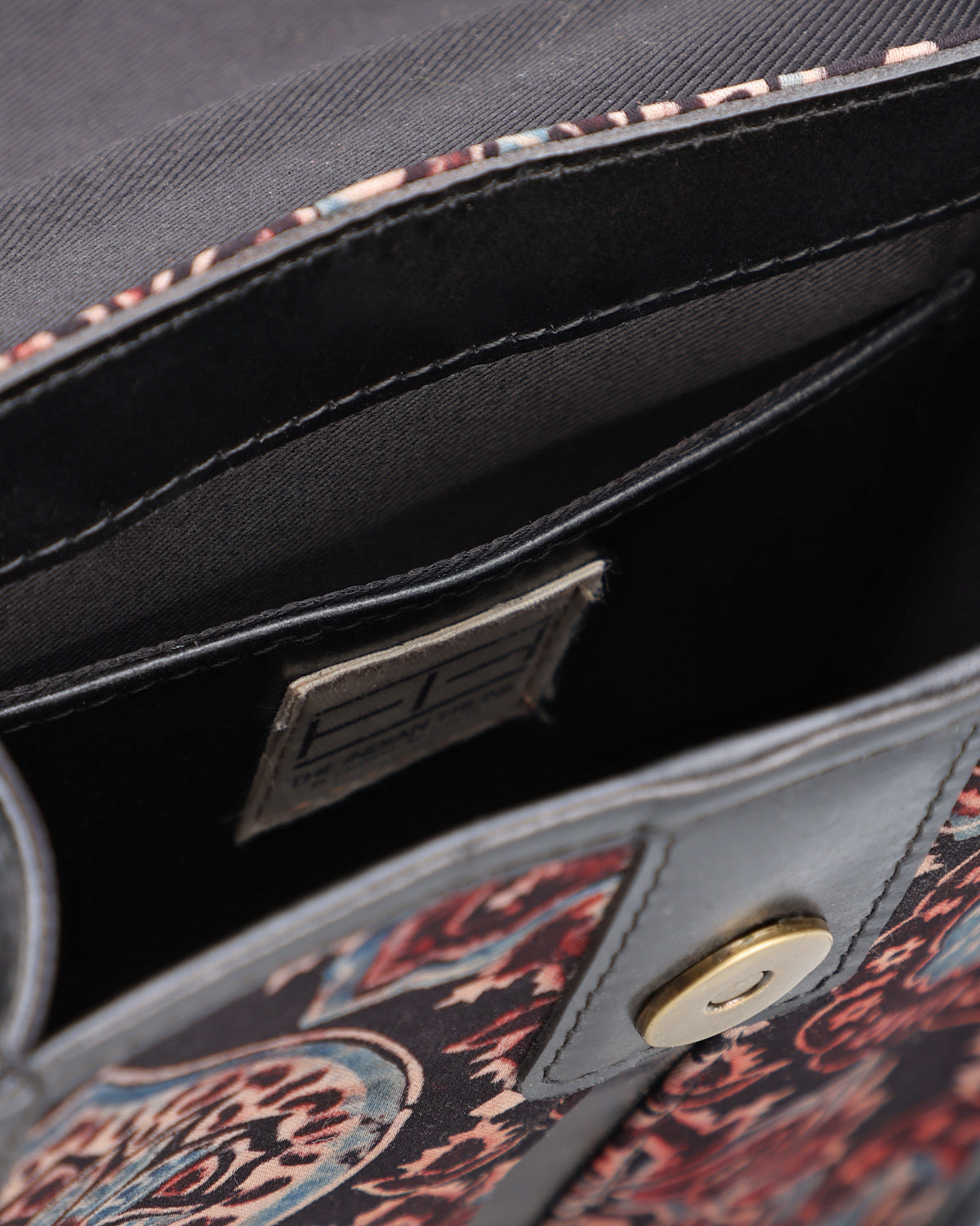 AZARAK SYMPHONY SLING BAG